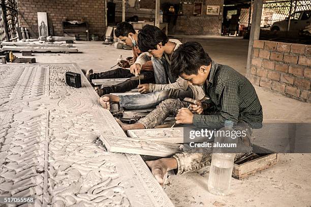 kinderarbeit kambodscha - kinderarbeit stock-fotos und bilder