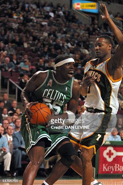 Boston Celtics' Eric Williams drives the baseline against Seattle Supersonics Rashard Lewis during first half action of their game in Seattle, 16...