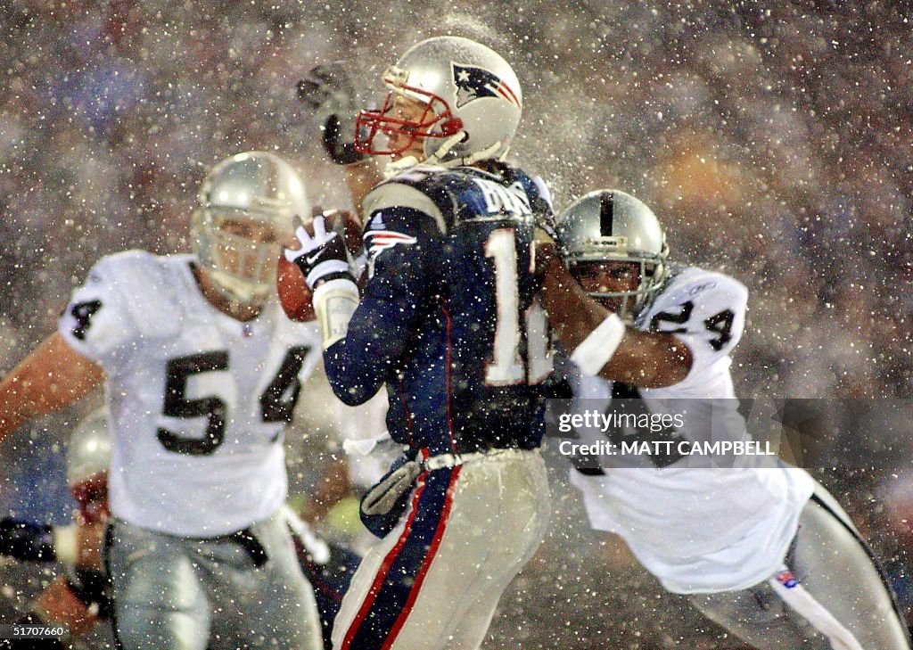 New England Patriots quarterback Tom Brady (C) ta