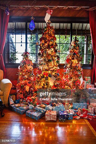 festive colorful christmas trees - hawaii christmas stockfoto's en -beelden