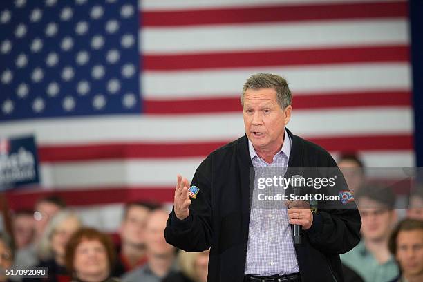 Republican presidential candidate Ohio Gov. John Kasich speaks at a campaign rally at the Crowne Plaza Milwaukee West hotel on March 23, 2016 in...