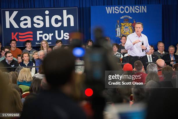 Republican presidential candidate Ohio Gov. John Kasich speaks at a campaign rally at the Crowne Plaza Milwaukee West hotel on March 23, 2016 in...