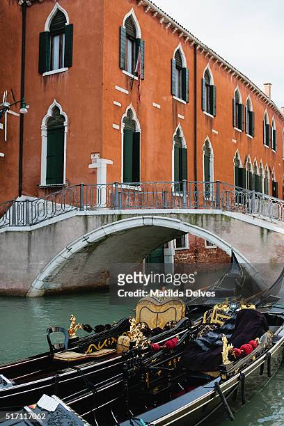 traditional gondola boats in venice, italy. - venizia stock pictures, royalty-free photos & images