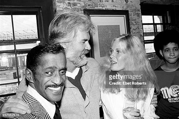 Sammy Davis Jr with Kenny Rogers and Kim Carnes at a Kenny Rogers party in Brooklyn, New York on September 26, 1980.