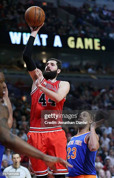 Nikola Mirotic of the Chicago Bulls puts up a shot in front of Derrick Williams of the New York Knicks on hi s way to a game and career high 35...