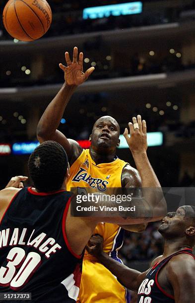 Shaquille O'Neal of the Los Angeles Lakers passes the ball over Rasheed Wallace of the Portland Trail Blazers, 30 October, 2001 in Los Angeles, CA....