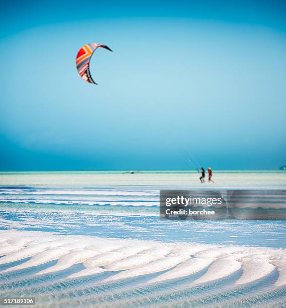 sandy spiaggia sull'isola di zanzibar - zanzibar foto e immagini stock