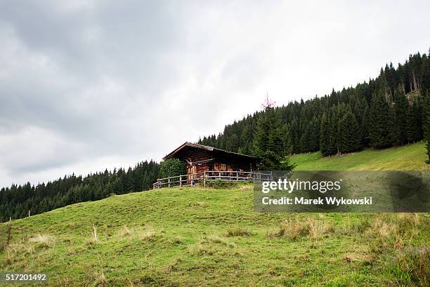 cabin retreat - brief - alpbach ストックフォトと画像