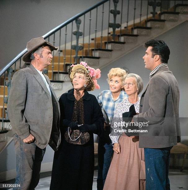 Scene from the television series The Beverly Hillbillies. Left to right: Buddy Ebsen as Jed Clampett; Bea Benaderet as cousin Pearl Bodine; Donna...