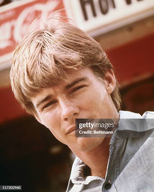 Jan-Michael Vincent Portrays Jim. The emotional scars of the past mar the reunion, after 13 years, of a father, played by Robert Mitchum and his son,...