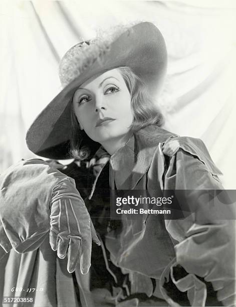 Actress Greta Garbo wearing her "Cavalier" costume with wide brimmed hat from the 1933 film Queen Christina. Undated movie still.