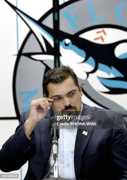 Florida Marlins' pitcher Alex Fernandez announces his retirement to the media, 26 September 2001 at Pro Player Stadium in Miami, FL. Fernandez signed...