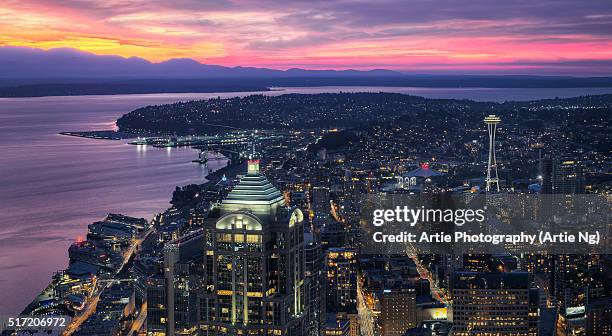 night view of seattle skyscapers and space needle, washington, united states - seattle imagens e fotografias de stock