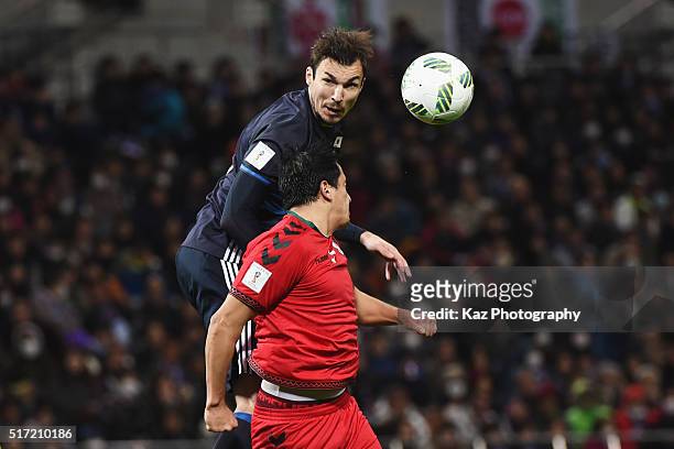Mike Havenaar of Japan heads the ball to assist Japan's fifth goal during the FIFA World Cup Russia Asian Qualifier second round match between Japan...