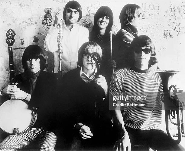 Jefferson Airplane in 1968: standing, l to r, Marty Balin, Grace Slick, Jack Casady, seated, Spencer Dryden, Paul Kantner, Jorma Kaukonen.