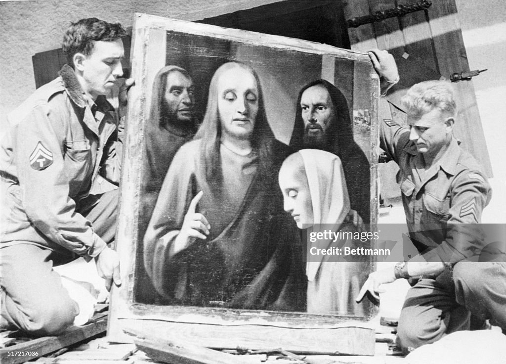 US Soldiers Displaying Recovered Vermeer Painting