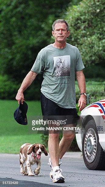President George W. Bush walks with his dog "Spot" at the White House after jogging at Fort McNair in Southwest Washington, DC, 09 September 2001....