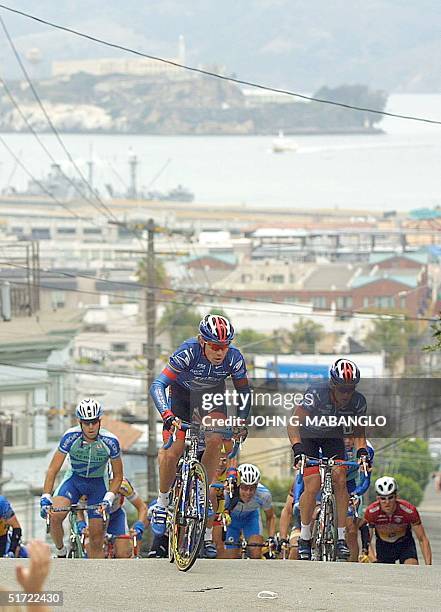 Postal Service teammates Viatcheslav Ekimov of Russia and Lance Armstrong of the US crest Taylor Street in San Francisco, California, 09 September...