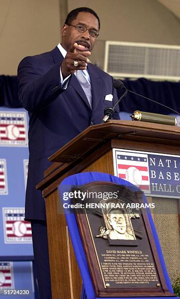 Baseball Hall of Fame 2001 Dave Winfield thanks the owners of the Minnesota Twins, one of the six teams he played for, while giving his acceptance...