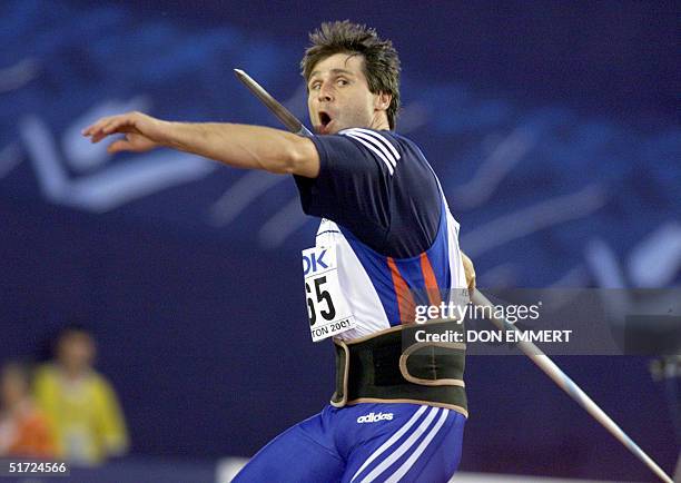 Jan Zelezny of the Czech Republic prepares to throw in the men's javelin qualifying at the 8th World Championships in Athletics 10 August 2001 at the...