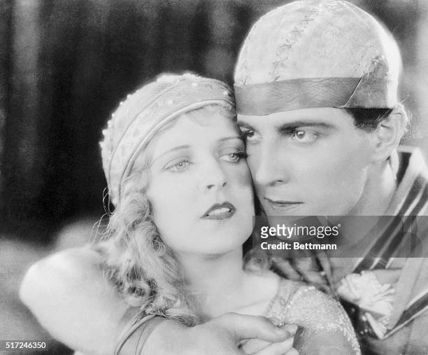 Ramon Novarro as Ben-Hur, and May McAvoy as Esther in the 1925 film Ben-Hur.