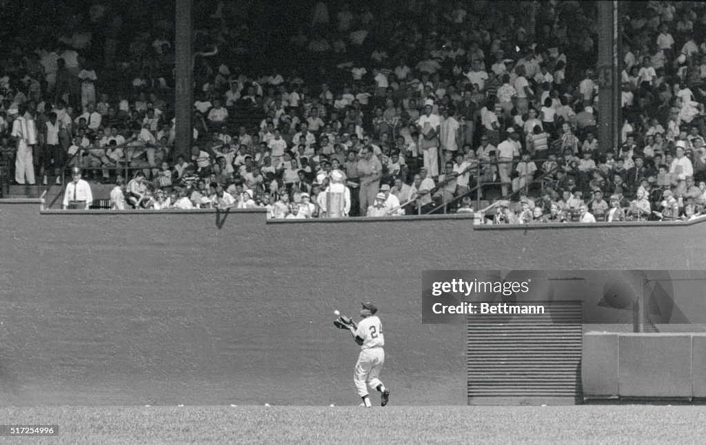 Willie Mays Running Back for Catch