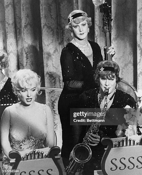 As members of the all-girl orchestra, Curtis and Lemmon get in tune with Marilyn Monroe here. She's cast as a group to get over her habit of falling...