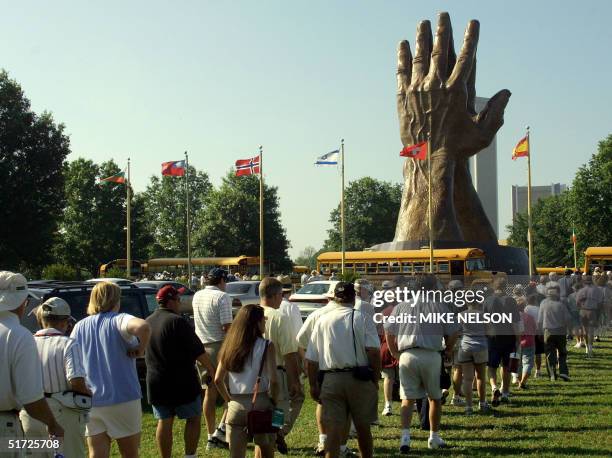 Spectators line up to board buses at Oral Roberts University for the Southern Hill Country Club where practice rounds of the 2001 U.S. Open...