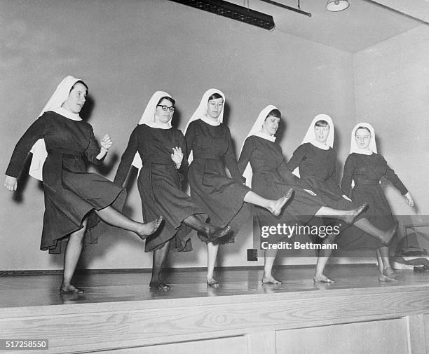 Nun R 1,059 R Nuns Stock Photos, High-Res Pictures, and Images - Getty Images