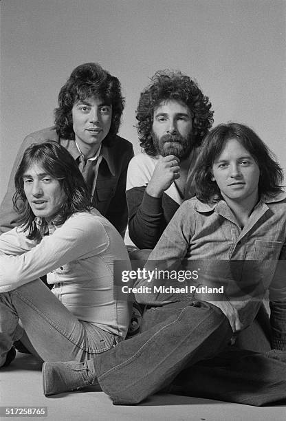 English rock band 10cc, 1974. Clockwise, from front left: Lol Creme, Graham Gouldman, Kevin Godley and Eric Stewart.