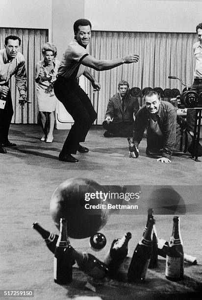 Former football star Jim Brown scores a strike as he stars in MGM's The Split. Brown, along with Jack Klugman, Julie Harris, Donald Sutherland and...
