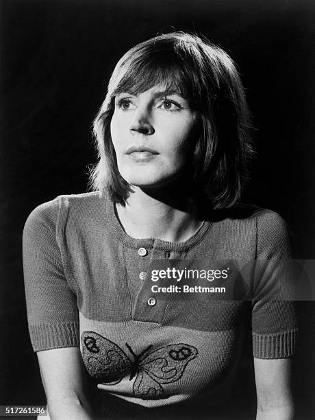 Helen Reddy added her name to the women's music movement with the likes of her powerful ballads Delta dawn and I Am Woman.