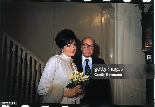 Anna Moffo Weds Robert F. Sarnoff. New York: Metropolitan opera star Anna Moffo and RCA Chairman Robert W. Sarnoff were married here this afternoon....