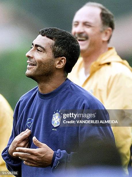 Romario , player of the Brazilian soccer team, jokes around with his head coach, Luis Felipe Scolari, during a training session in Teresopolis,...