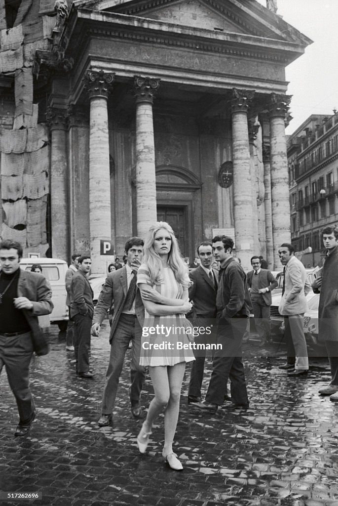 Brigitte Bardot Attracting Stares