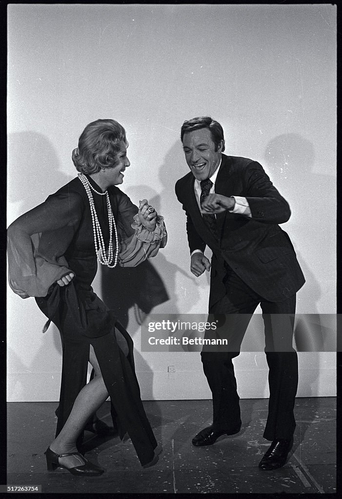 Actors Gene Kelly and Binnie Barnes