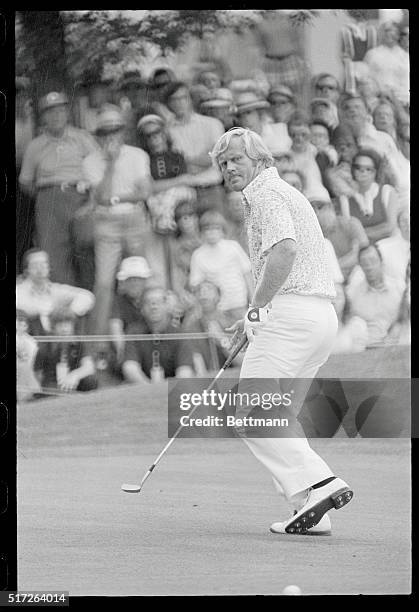 Atlanta: Jack Nicklaus reacts as he misses his eagle putt, but manages to get a birdie on the 18th to finish with a 6-under-par 66. He takes the...