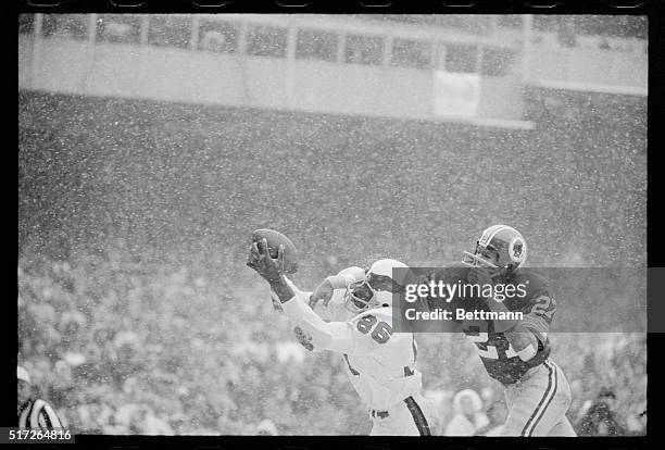 Charles Young, Philadelphia Eagles tight end grabs a pass for a touchdown from Washington Redskins defender Ken Houston in the game.