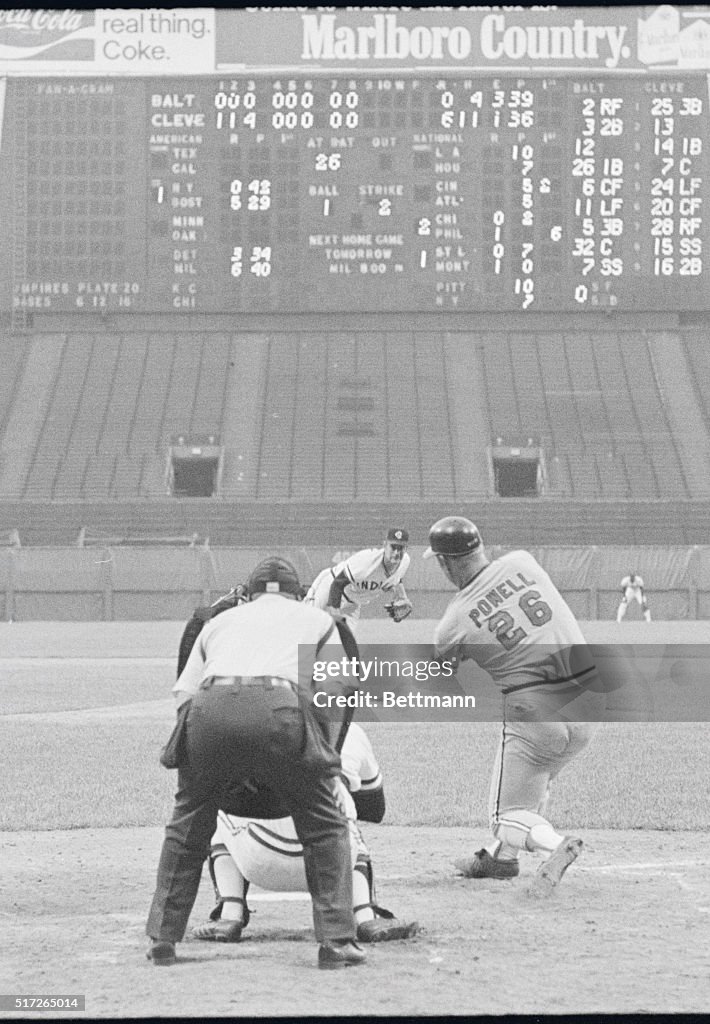 Gaylord Perry Pitching