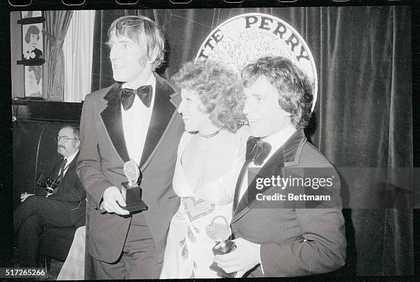 Winners of the Broadway theater's Tony Awards pose with their medallions at Shubert Theater here 4/21. Singer Bette Midler received her award for...