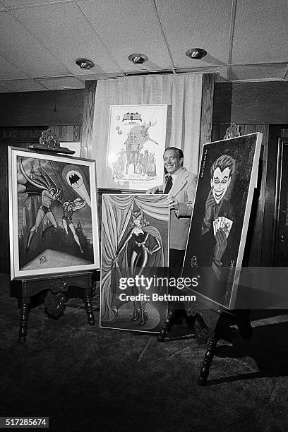 Chicago: Bob Kane, who created the comic strip character Batman 40-years ago, poses with some of his original drawings at Circle Gallery 10/26 where...