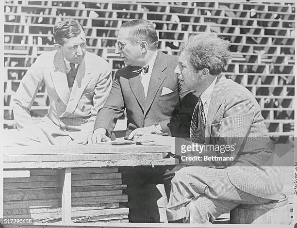 Louis B Mayer signs a deal with Sid Grauman as Will H Hays acts as a witness for the film premiere of 'Ben Hur' in Hollywood, August 15th 1925.