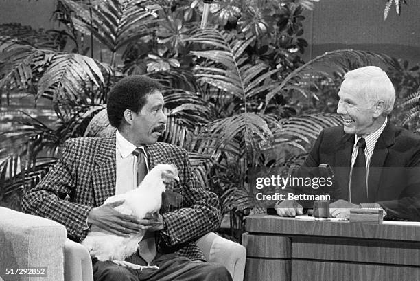 Hollywood, CA: Richard Pryor holding a chicken on Tonight Show with Johnny Carson. PH: Glenn Waggner SEE NOTE