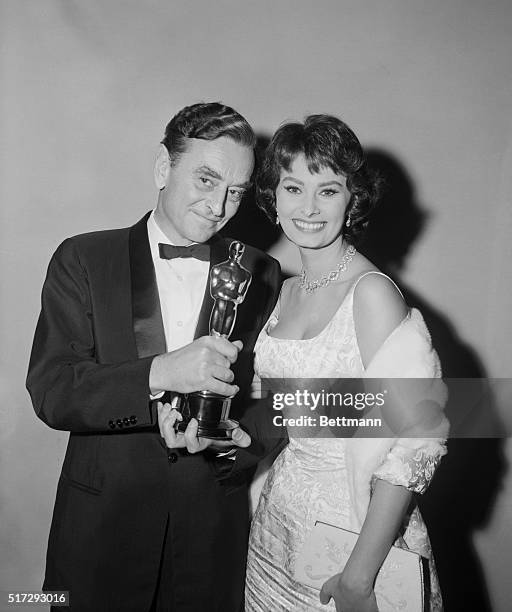 Hollywood, California: Italian actress Sophia Loren presents an Oscar to director David Lean tonight at the 30th Annual Academy Awards, held in the...