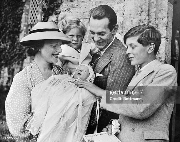 Raymond Massey, British film actor, who had been in Hollywood, dashed across the continent and spanned the Atlantic to be on hand for this scene -...