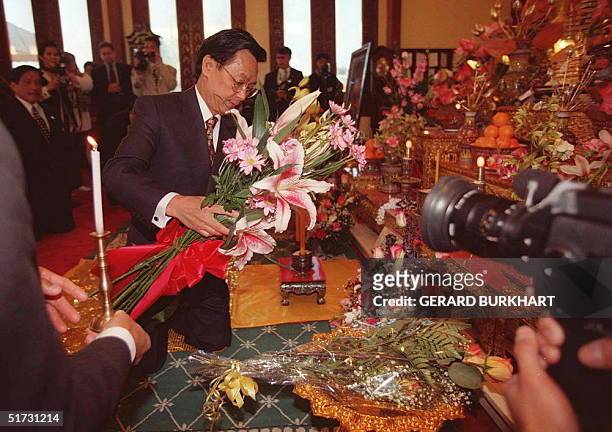 Thai Prime Minister Chuan Leekpai lays a bouquet of flowers at the foot of the altar of Wat Thai Buddhist 15 March in Los Angeles, CA. Chuan is on...
