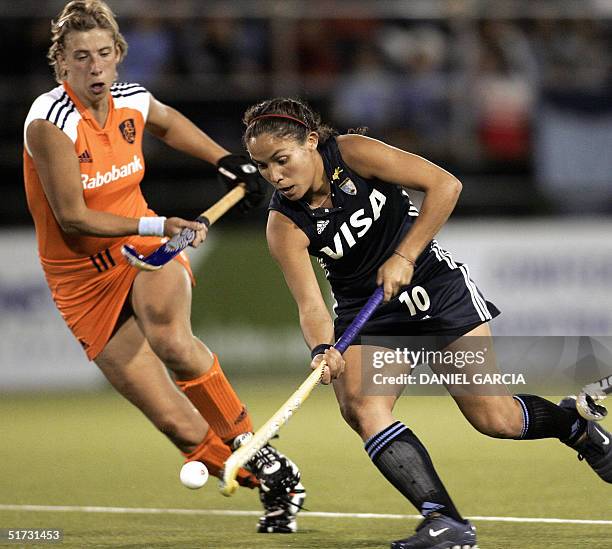 Argentine Soledad Garcia tries to pass Dutch Chantal de Bruijn during a field hockey match for the Champions Trophy in Rosario, Argentina, 11...