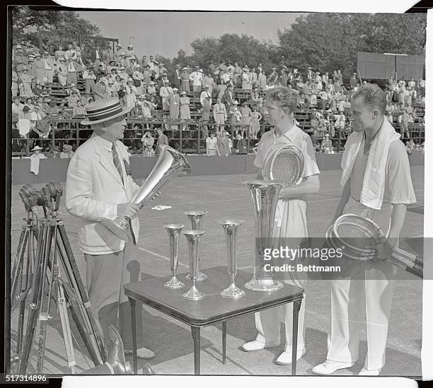 Donald Budge and Gene Mako returned the American Tennis Doubles Championship to this country with a victory over the Australian Davis Cup team of...