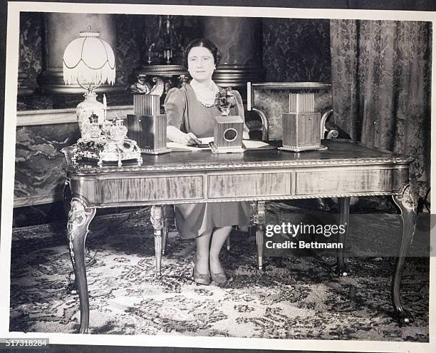 London, England- Queen Elizabeth I, shwon before a microphone in Buckingham Palace, London, as she broadcast a message to women on the 21st...