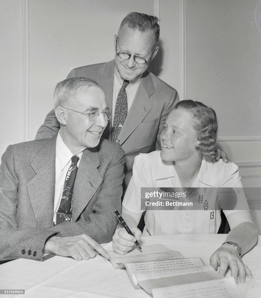 Patty Berg Signing Contract